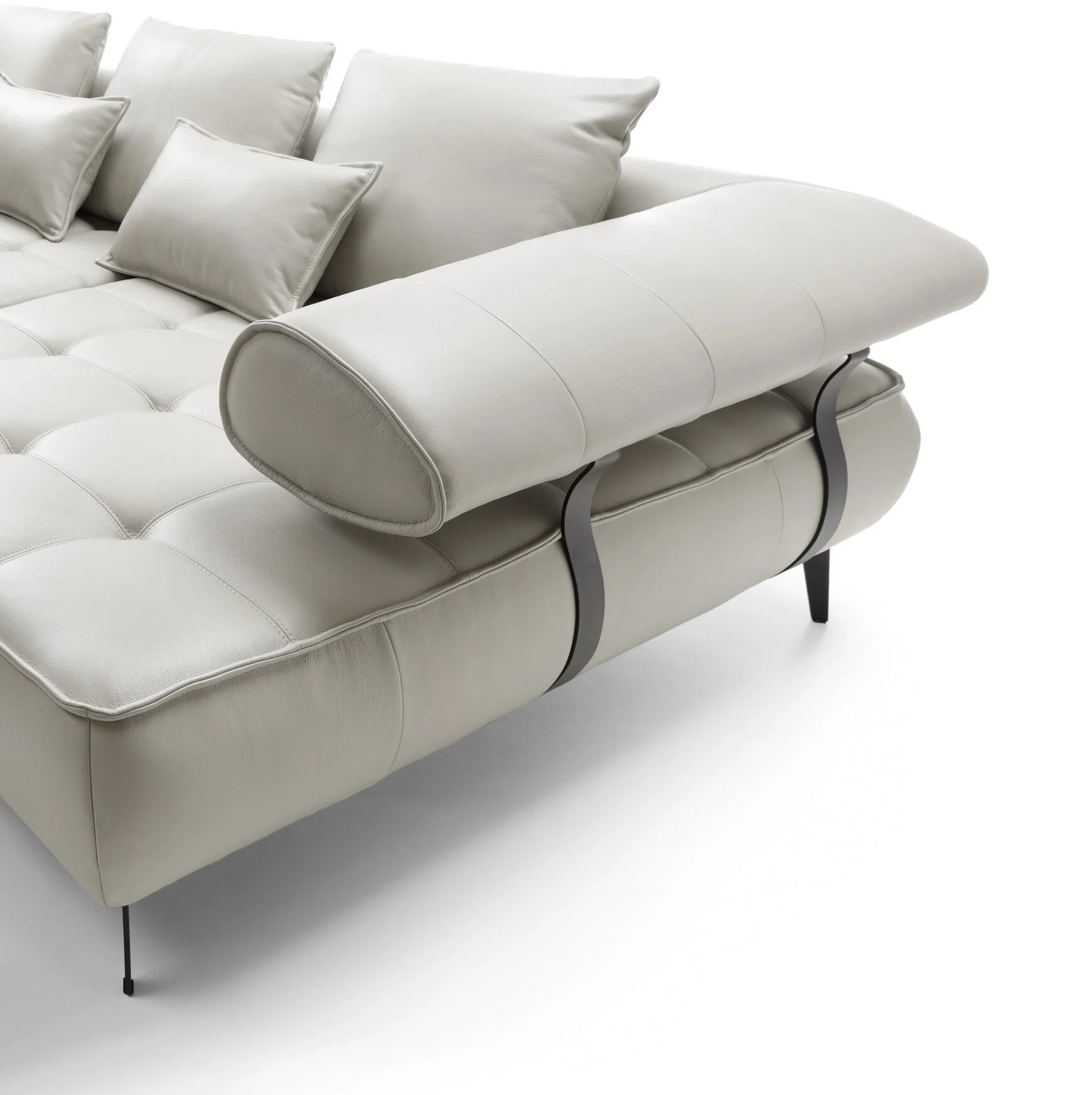 SELEDO XL Large U-Shaped Genuine Leather Corner Sofa with Electrically Extendable Seat close up leather imaage