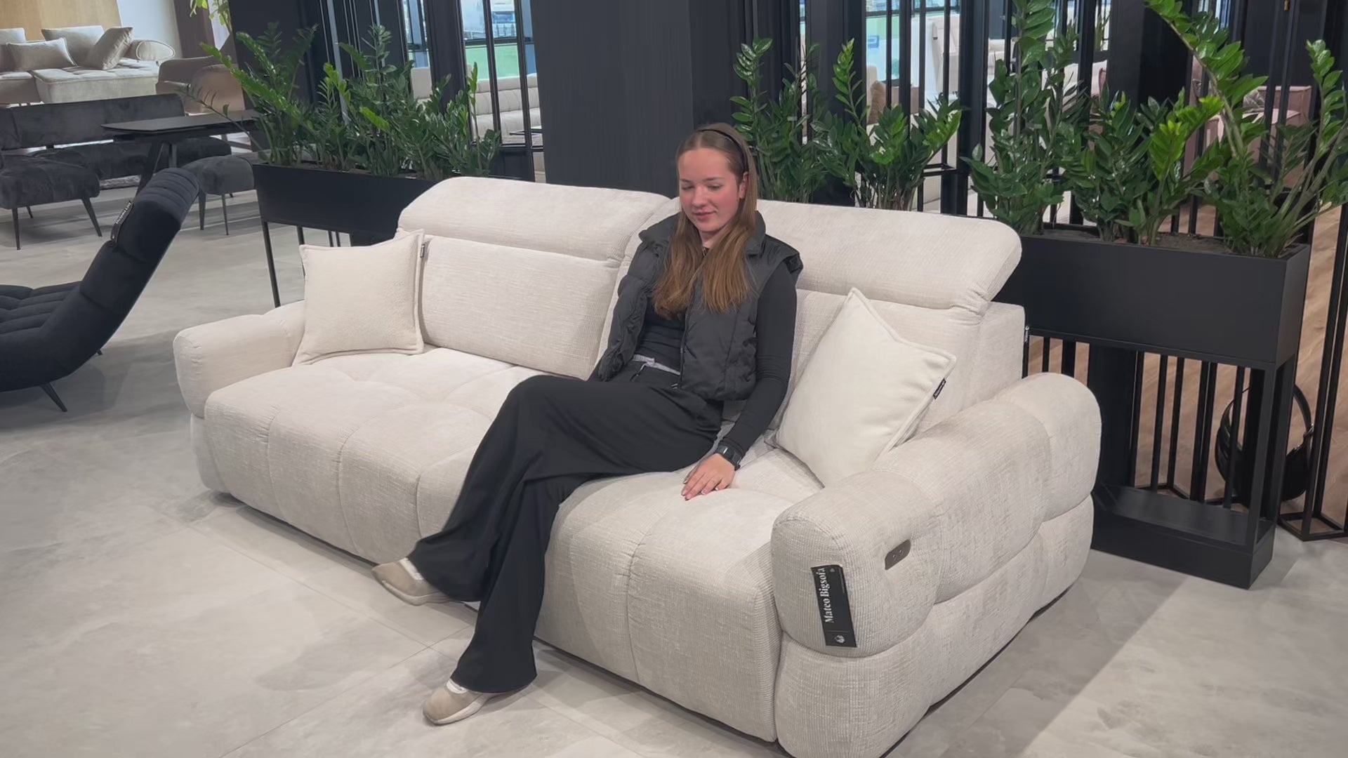 video of Mateo - Large Sofa with Electric Seat Adjustment